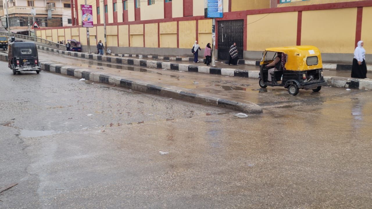 المياه بمطلع الكوبرى المياه بمطلع الكوبرى