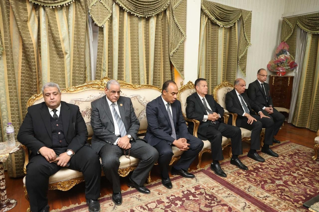 وزير العدل يؤدى واجب العزاء فى قضاة المنيا (2) وزير العدل يؤدى واجب العزاء فى قضاة المنيا (2)
