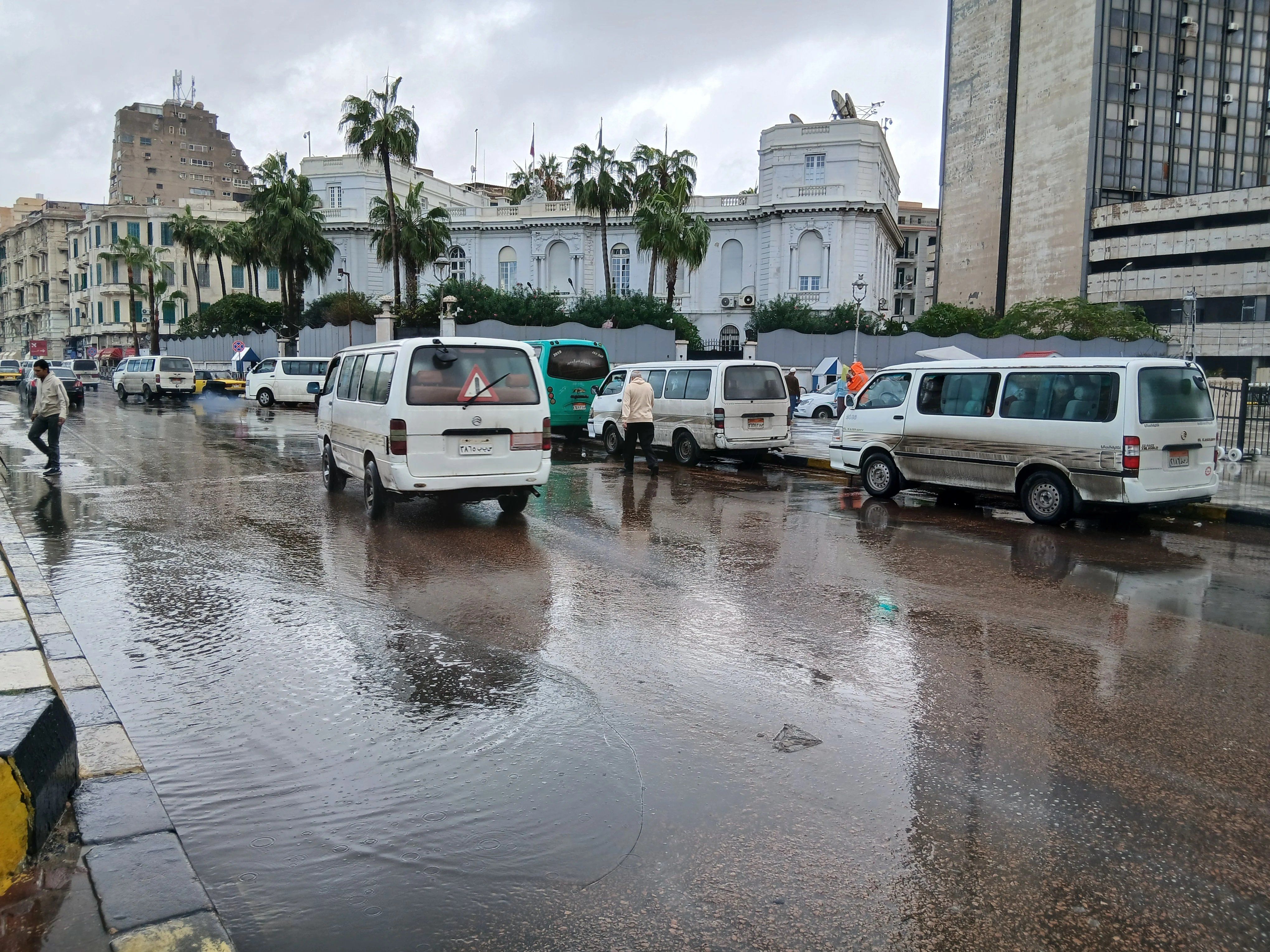 الإسكندرية تشهد أمطار غزيرة