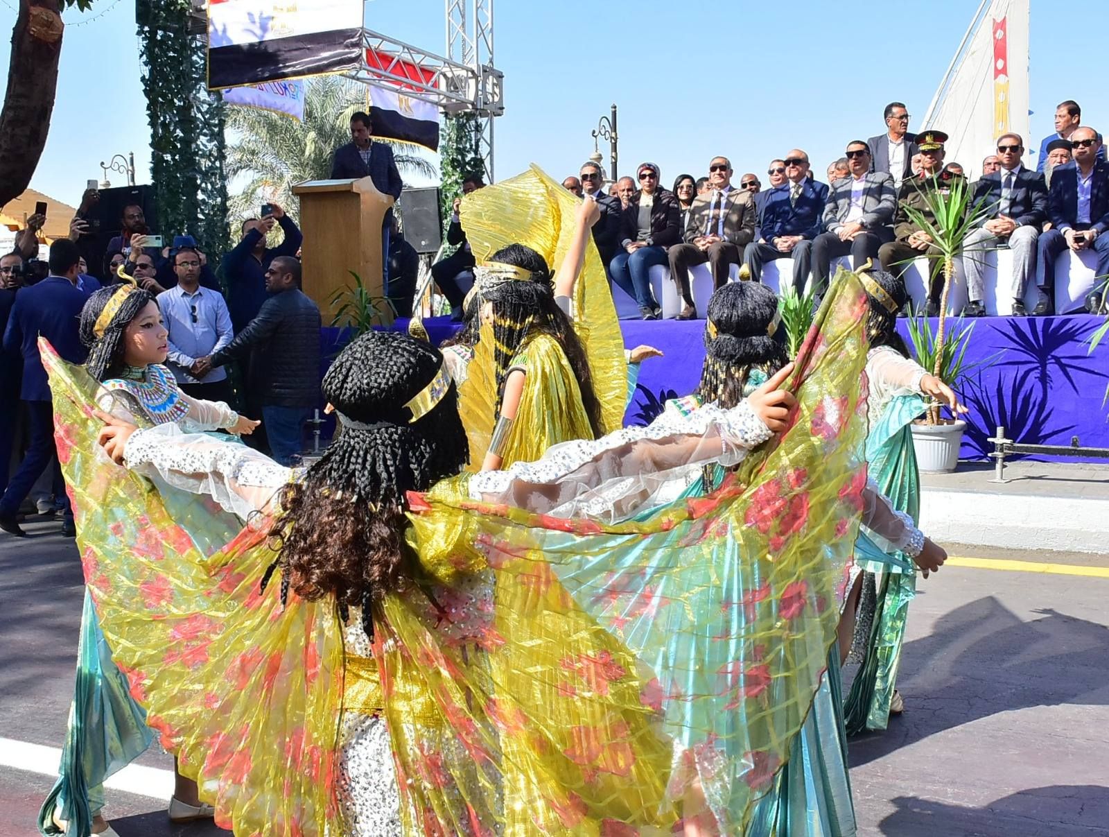 أطفال بالزي الفرعونى والصعيدي في احتفالات العيد القومى أطفال بالزي الفرعونى والصعيدي في احتفالات العيد القومى
