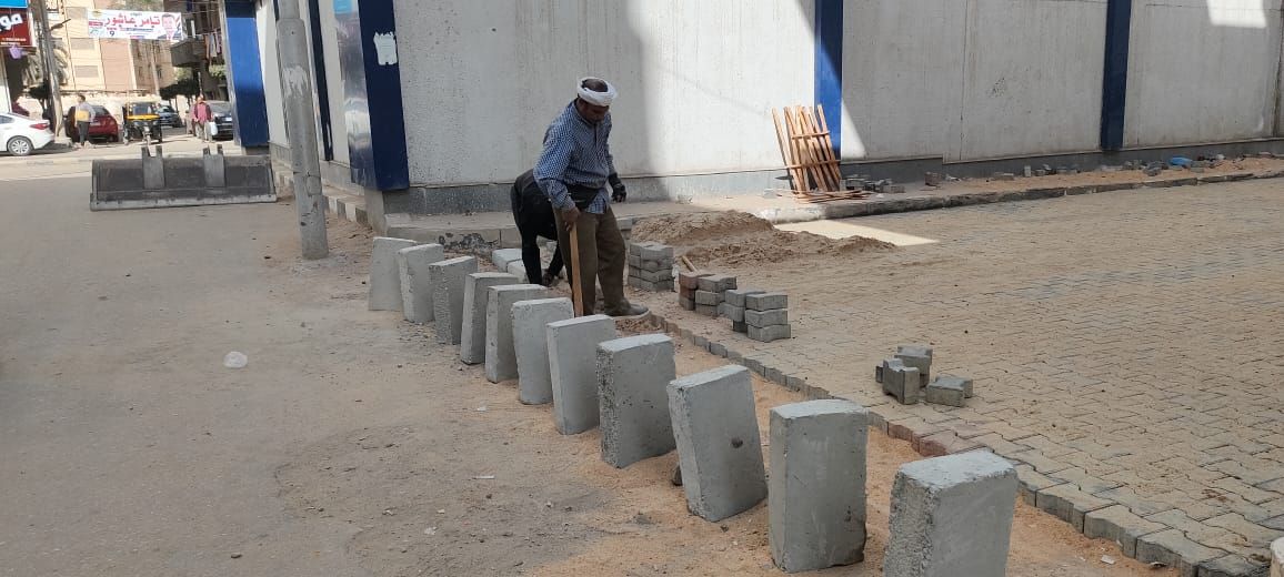 تركيب الإنترلوك بعدد من شوارع عاصمة المحافظة تركيب الإنترلوك بعدد من شوارع عاصمة المحافظة