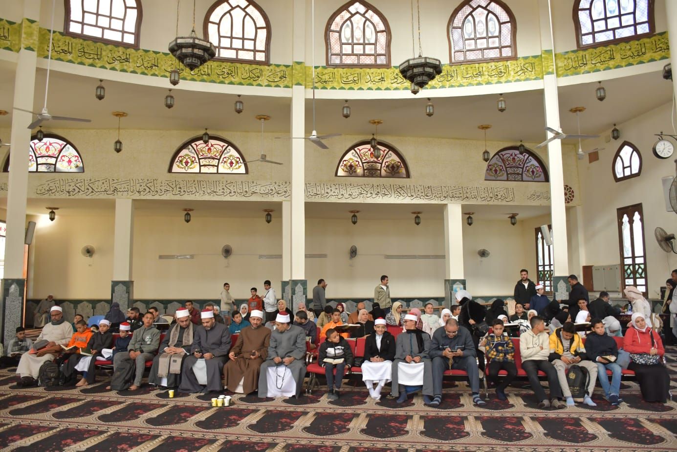 المتسابقون الحضور المتسابقون الحضور