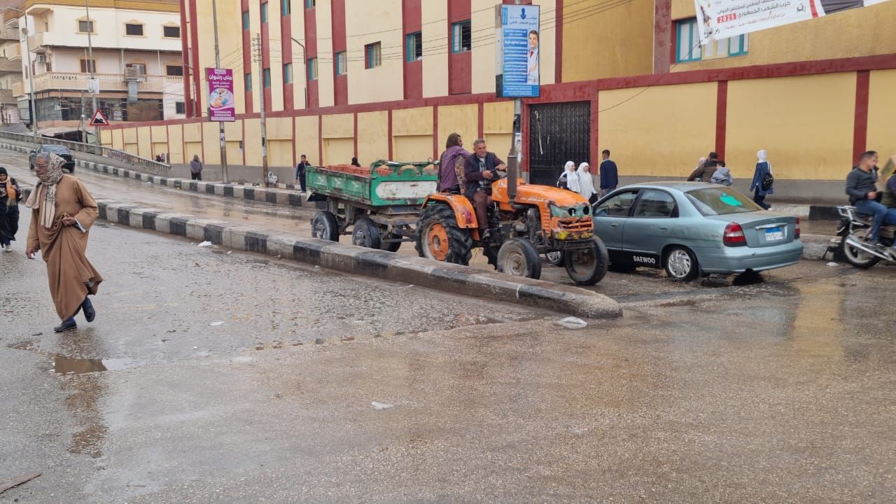 هروب الأهالى من الامطار هروب الأهالى من الامطار