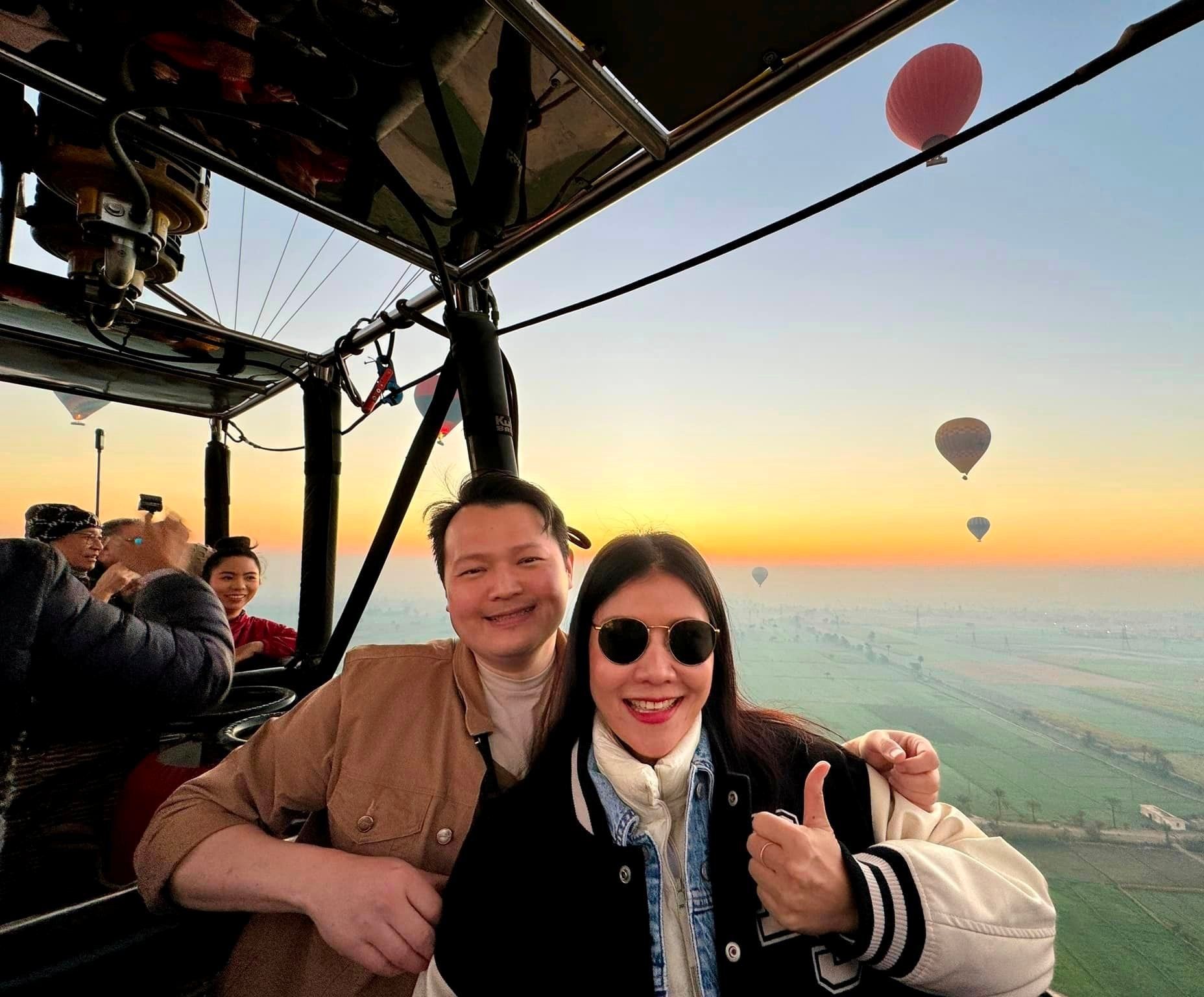 فرحة كبيرة للسائحين فى قلب رحلات البالون فرحة كبيرة للسائحين فى قلب رحلات البالون