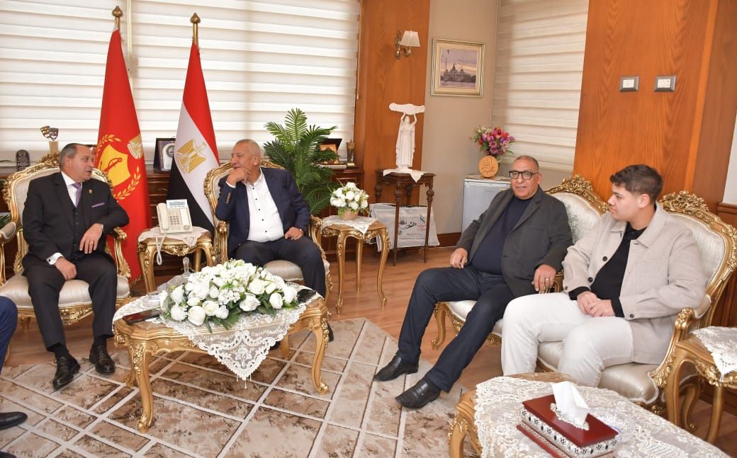 ابو على مع المحافظ ابو على مع المحافظ