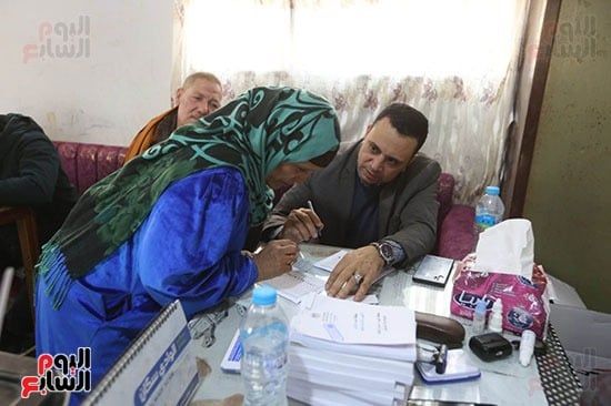 توافد المواطنين على اللجان للإدلاء بأصواتهم (35) توافد المواطنين على اللجان للإدلاء بأصواتهم (35)