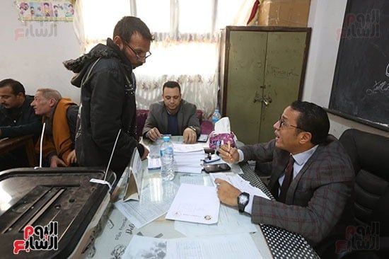 توافد المواطنين على اللجان للإدلاء بأصواتهم (34) توافد المواطنين على اللجان للإدلاء بأصواتهم (34)