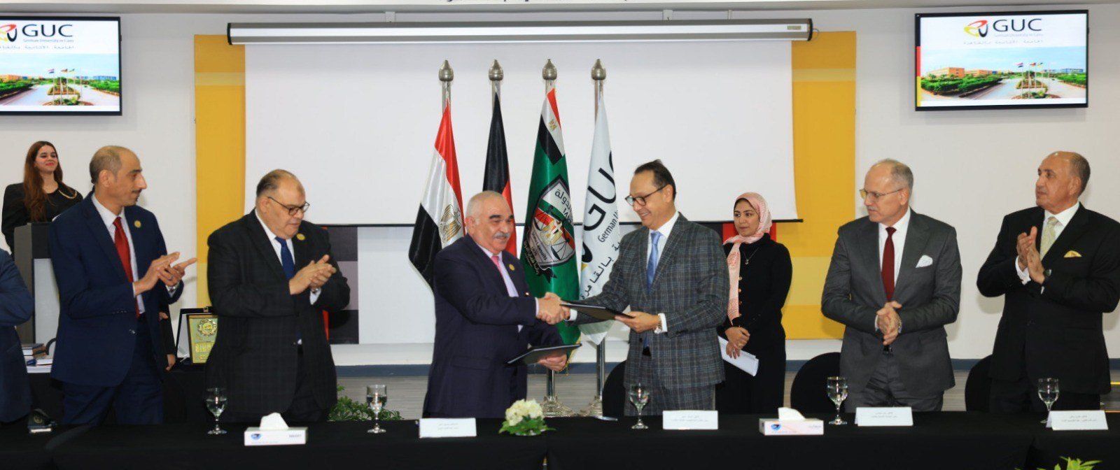 727bbcfb-9370-4b69-b176-e2b69d80c8e7 727bbcfb-9370-4b69-b176-e2b69d80c8e7