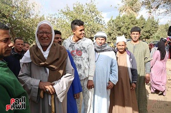 توافد المواطنين على اللجان للإدلاء بأصواتهم (15) توافد المواطنين على اللجان للإدلاء بأصواتهم (15)