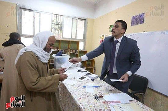 تزايد أعداد الناخبين علي لجان العياط للإدلاء بأصواتهم في الانتخابات البرلمانية 2025 (10) تزايد أعداد الناخبين علي لجان العياط للإدلاء بأصواتهم في الانتخابات البرلمانية 2025 (10)