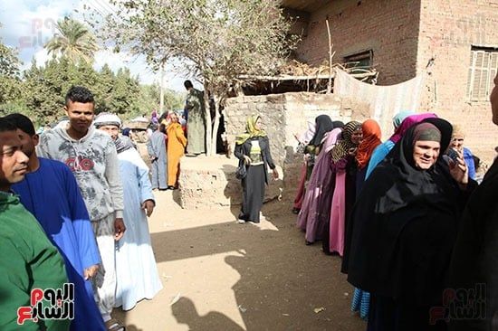 توافد المواطنين على اللجان للإدلاء بأصواتهم (18) توافد المواطنين على اللجان للإدلاء بأصواتهم (18)