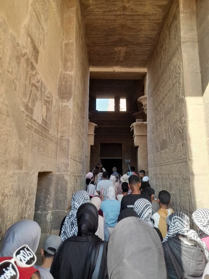 قاعات مفتوحة للدرس وتلقي العلم قاعات مفتوحة للدرس وتلقي العلم