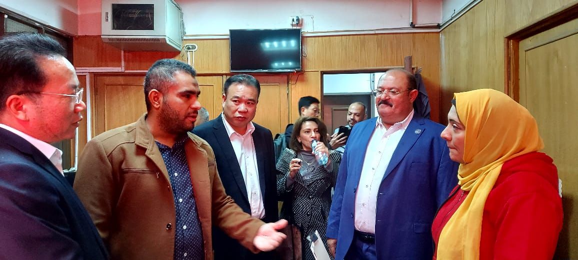 الوفد الصينى يناقش موظفى نقابات النقل البرى الوفد الصينى يناقش موظفى نقابات النقل البرى