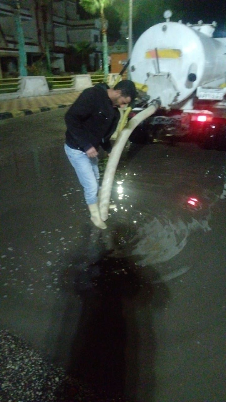 جانب من رفع مياه الأمطار بمصيف بلطيم جانب من رفع مياه الأمطار بمصيف بلطيم