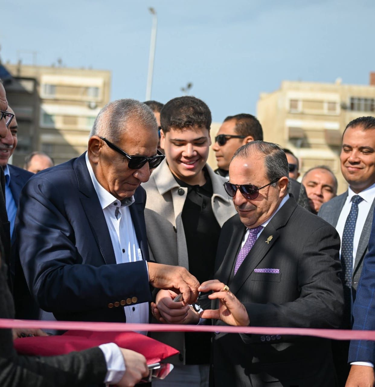 الافتتاح بحضور المحافظ الافتتاح بحضور المحافظ