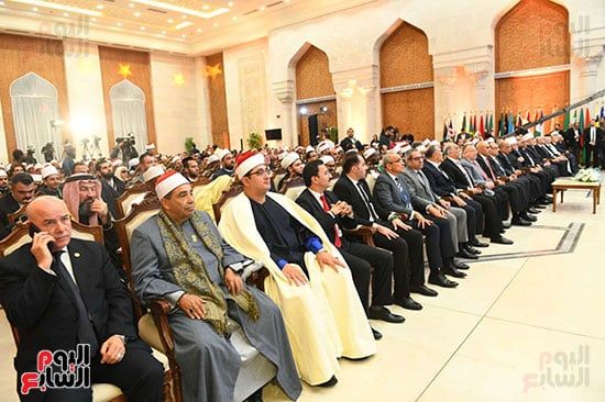 وزراء وشخصيات عامة ورجال دين خلال حفل الختام وزراء وشخصيات عامة ورجال دين خلال حفل الختام