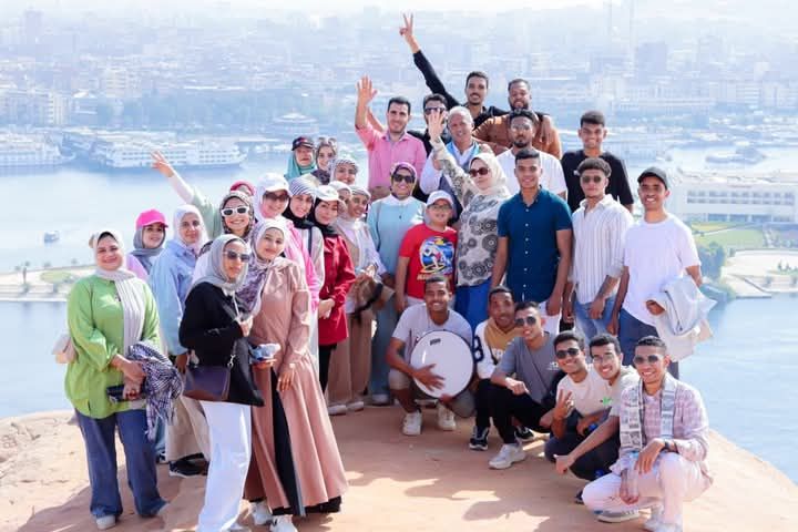 عمل بعض الفقرات الترفيهية عمل بعض الفقرات الترفيهية