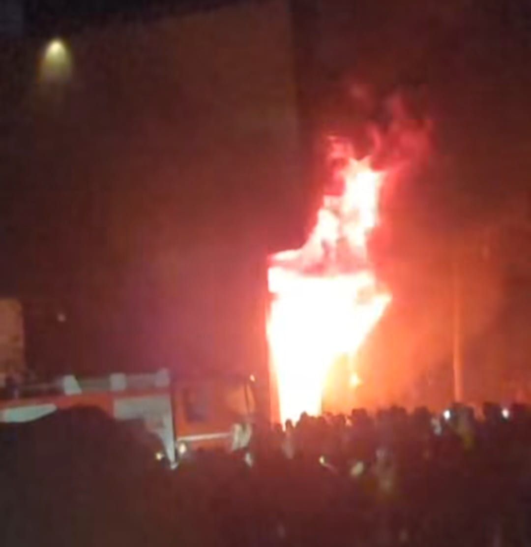 حريق يلتهم ورشة تصنيع أخشاب بالمحلة (1) حريق يلتهم ورشة تصنيع أخشاب بالمحلة (1)