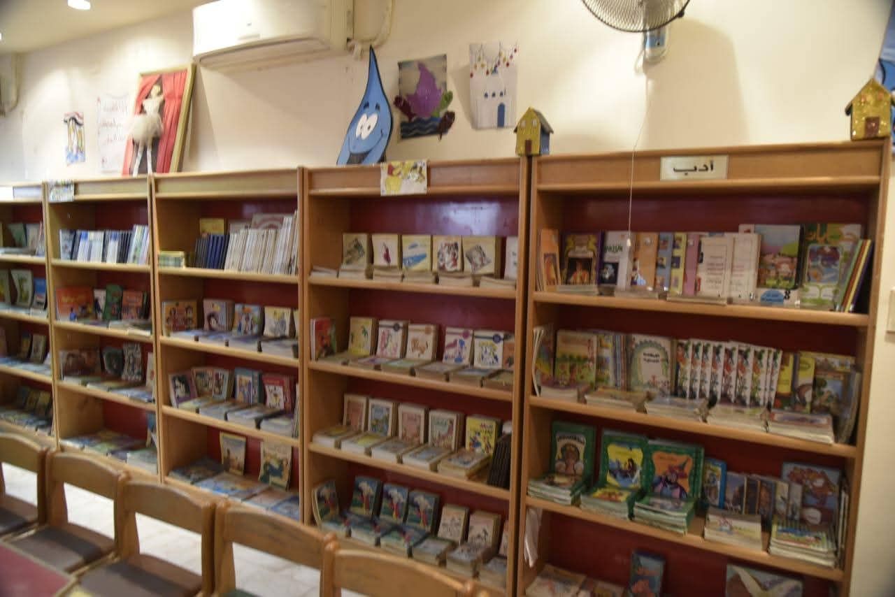 احدى المكتبات احدى المكتبات