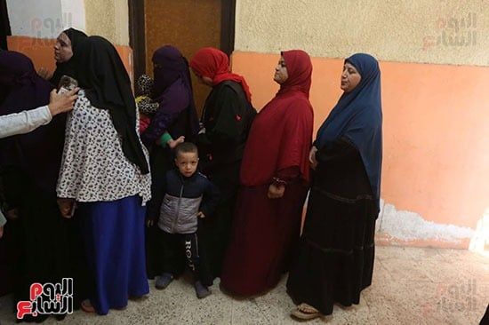 تزايد أعداد الناخبين علي لجان العياط للإدلاء بأصواتهم في الانتخابات البرلمانية 2025 (6) تزايد أعداد الناخبين علي لجان العياط للإدلاء بأصواتهم في الانتخابات البرلمانية 2025 (6)