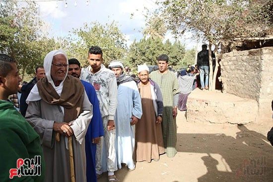 توافد المواطنين على اللجان للإدلاء بأصواتهم (11) توافد المواطنين على اللجان للإدلاء بأصواتهم (11)