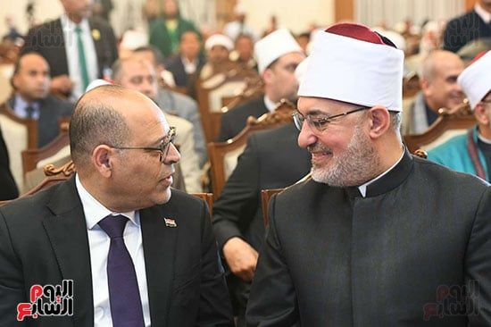 وزير العمل ومفتى الجمهورية وزير العمل ومفتى الجمهورية