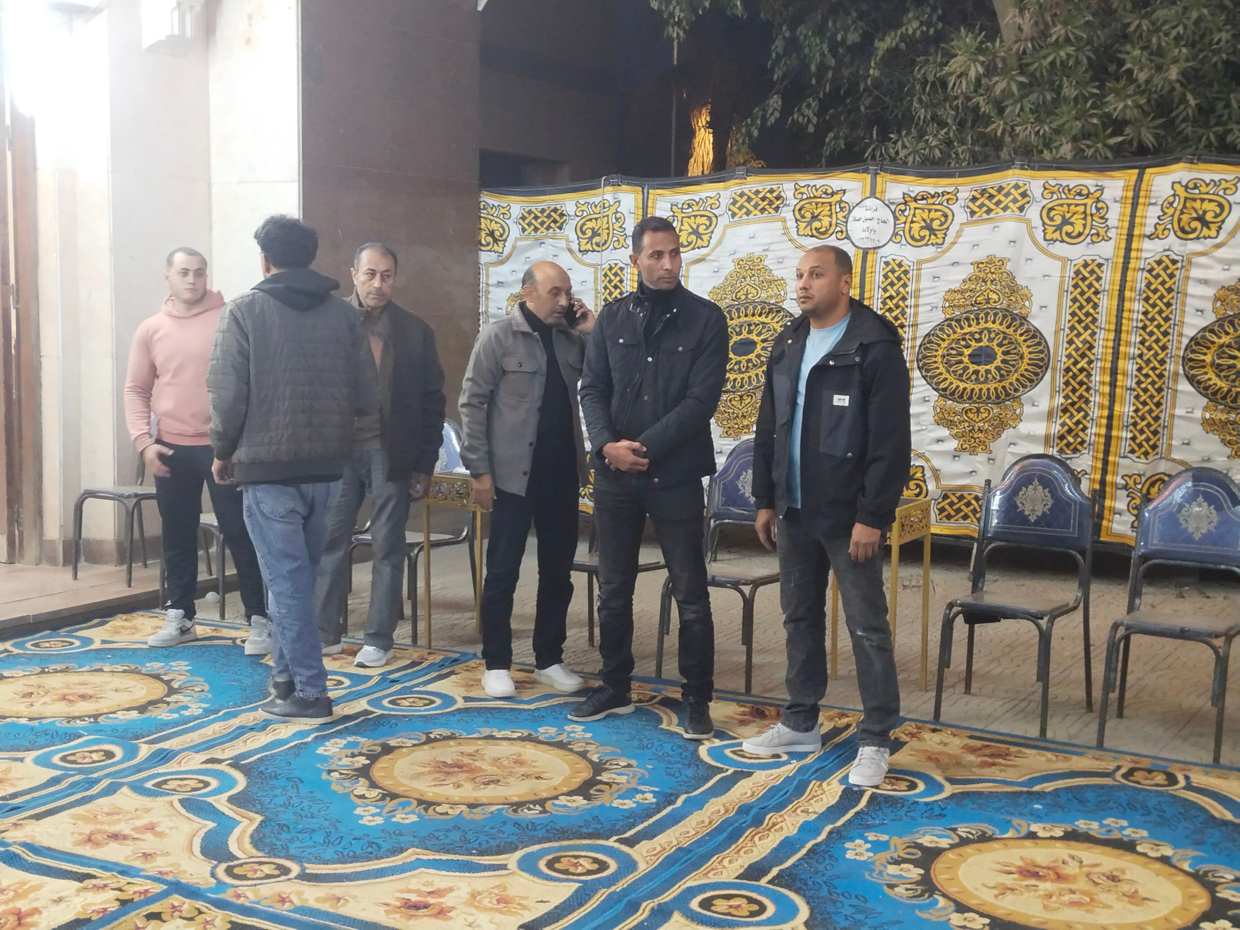 بدء عزاء والدة وائل القباني (2) بدء عزاء والدة وائل القباني (2)