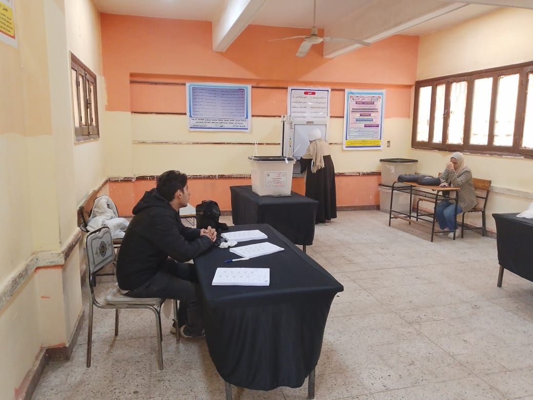 مسن يدلي بصوته مسن يدلي بصوته