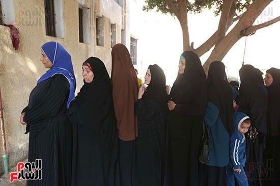 تزايد أعداد الناخبين علي لجان العياط للإدلاء بأصواتهم في الانتخابات البرلمانية 2025 (4) تزايد أعداد الناخبين علي لجان العياط للإدلاء بأصواتهم في الانتخابات البرلمانية 2025 (4)