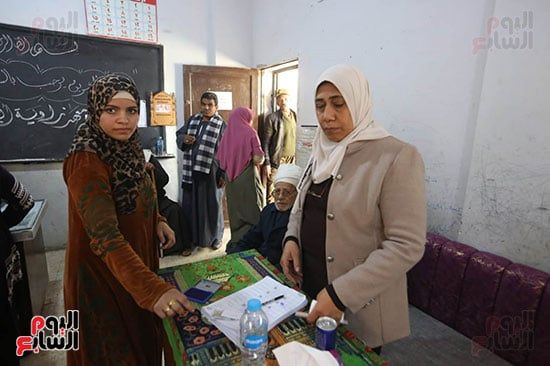 داخل لجنة انتخابية داخل لجنة انتخابية