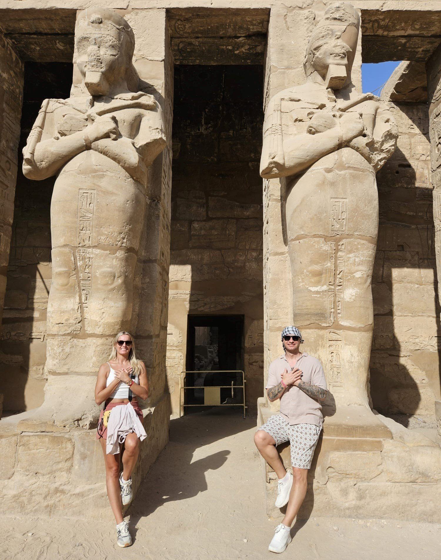 سياح العالم يستمتعون بمشاهد مبهجة بين معابد ومقابر الأقصر سياح العالم يستمتعون بمشاهد مبهجة بين معابد ومقابر الأقصر