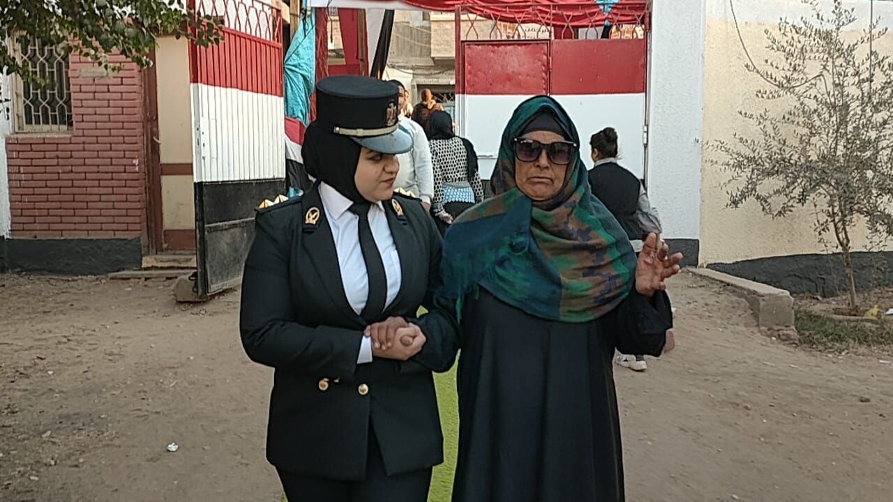 حوار ودى مع المسنة حوار ودى مع المسنة