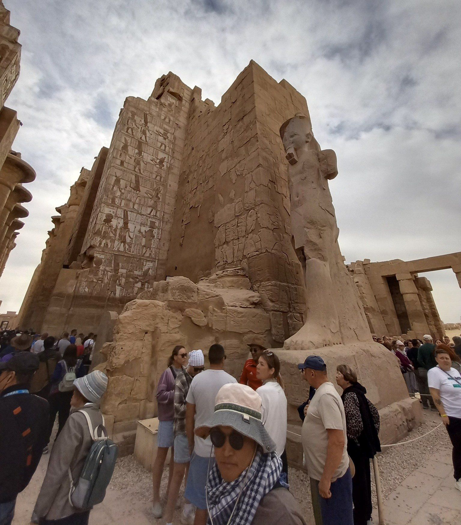 افواج تتوافد على الكرنك من حول العالم افواج تتوافد على الكرنك من حول العالم