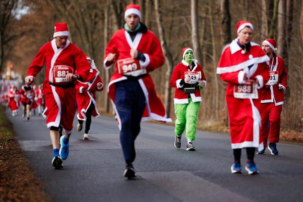 فعاليات سباق بابا نويل السنوى فى ألمانيا (8) فعاليات سباق بابا نويل السنوى فى ألمانيا (8)