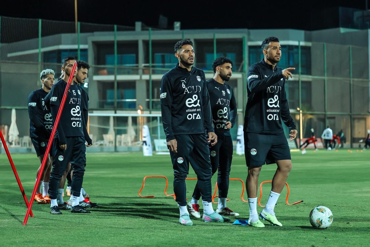 منتخب مصر يواصل تدريباته بالهدف (12) منتخب مصر يواصل تدريباته بالهدف (12)