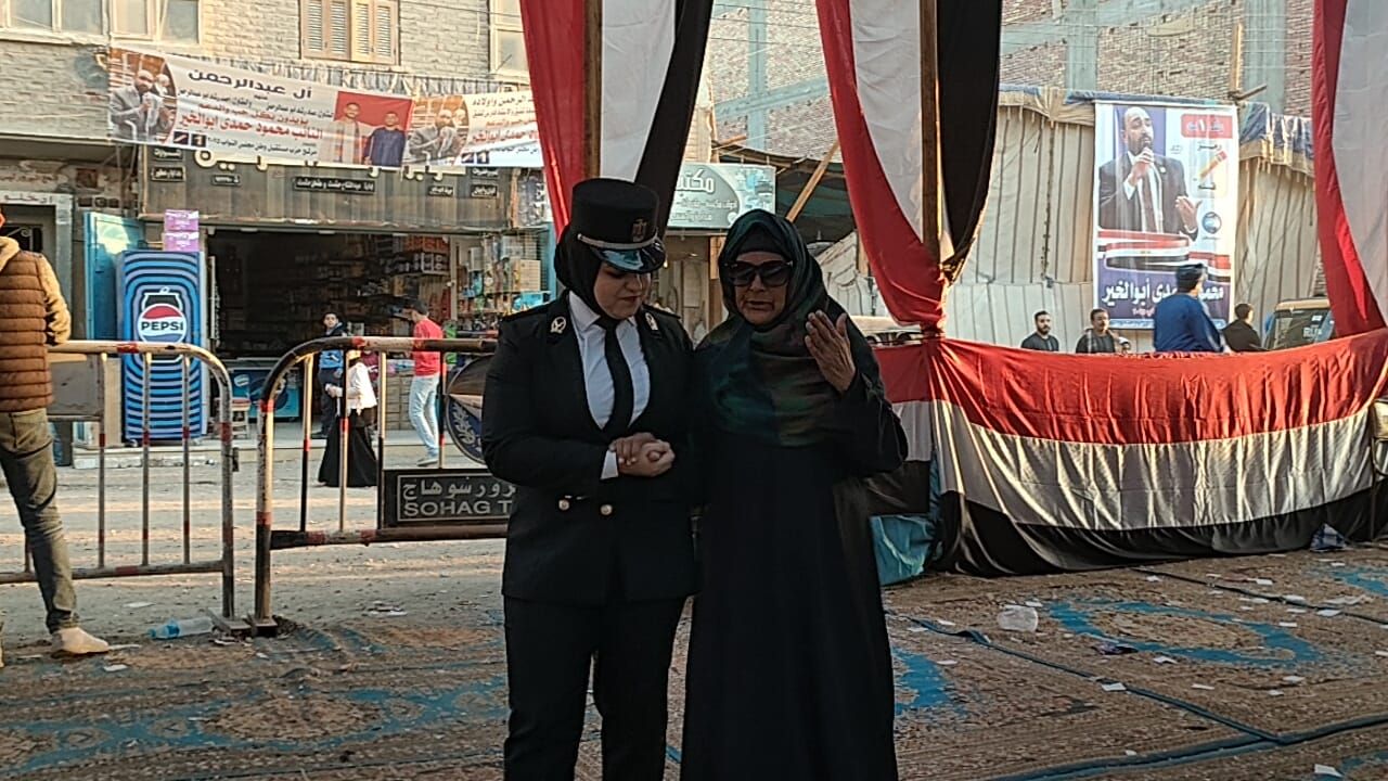 ضابط تقدم المساعد لمسنه مريضة باللجنة ضابط تقدم المساعد لمسنه مريضة باللجنة