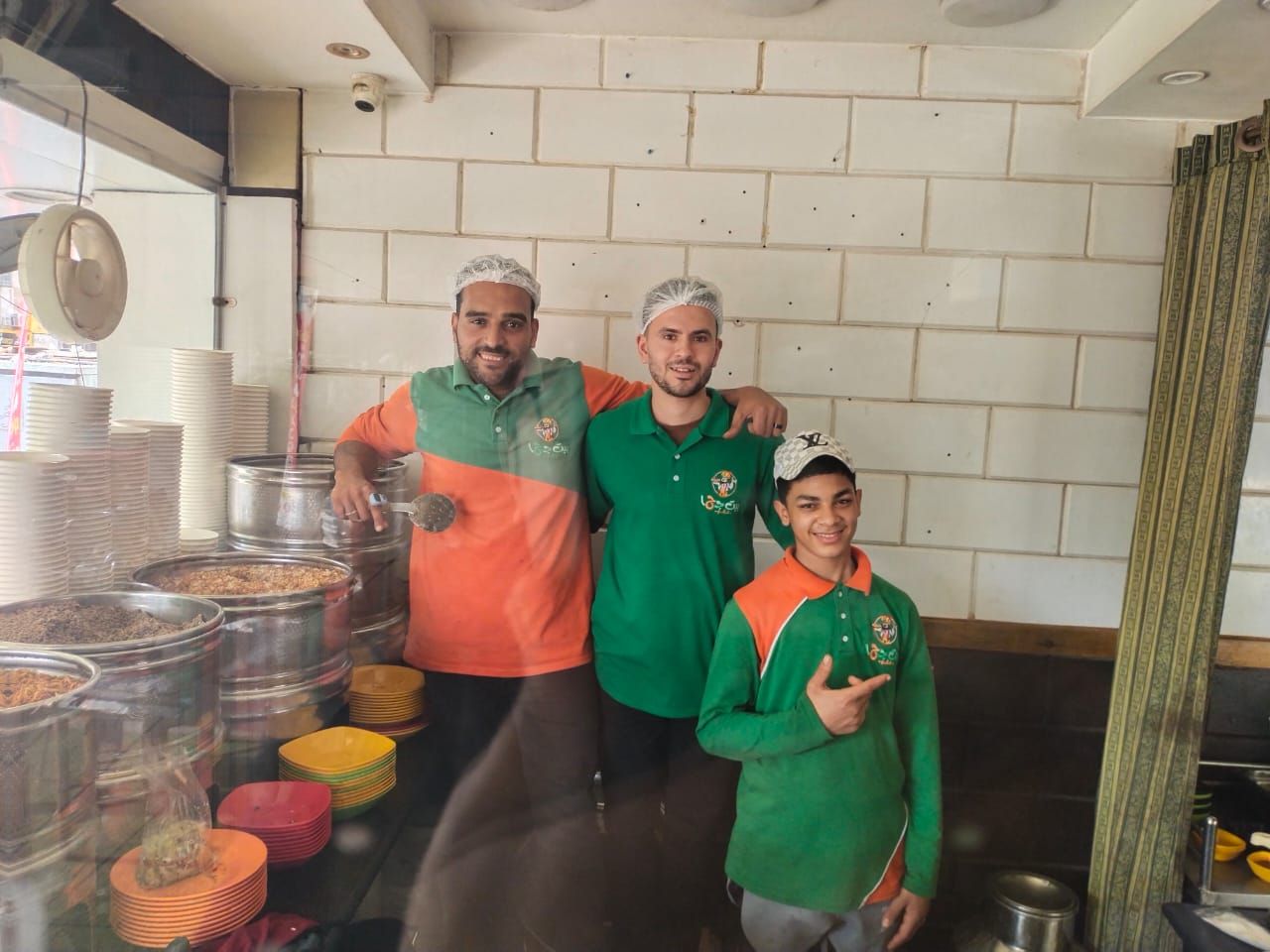 أبناء العبادلة داخل محل الكشري أبناء العبادلة داخل محل الكشري