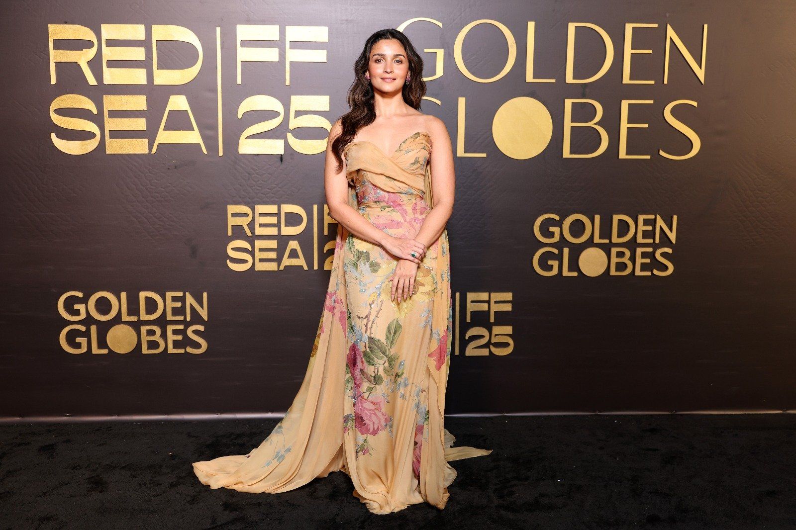 النجمة الهندية عليا بهات (3) النجمة الهندية عليا بهات (3)