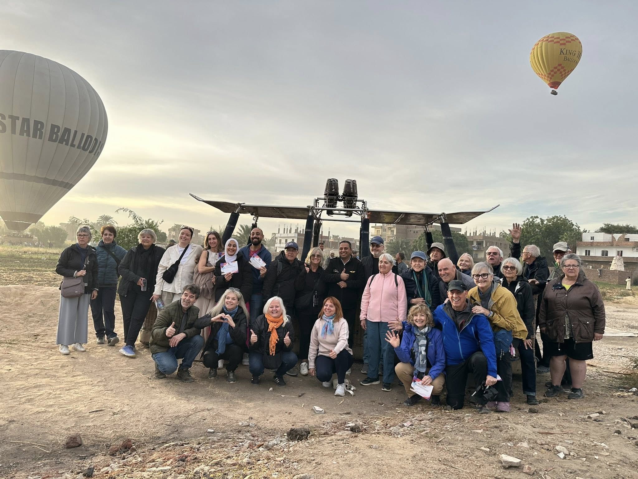 بهجة الأفواج السياحية فى قلب البالون الطائر بهجة الأفواج السياحية فى قلب البالون الطائر