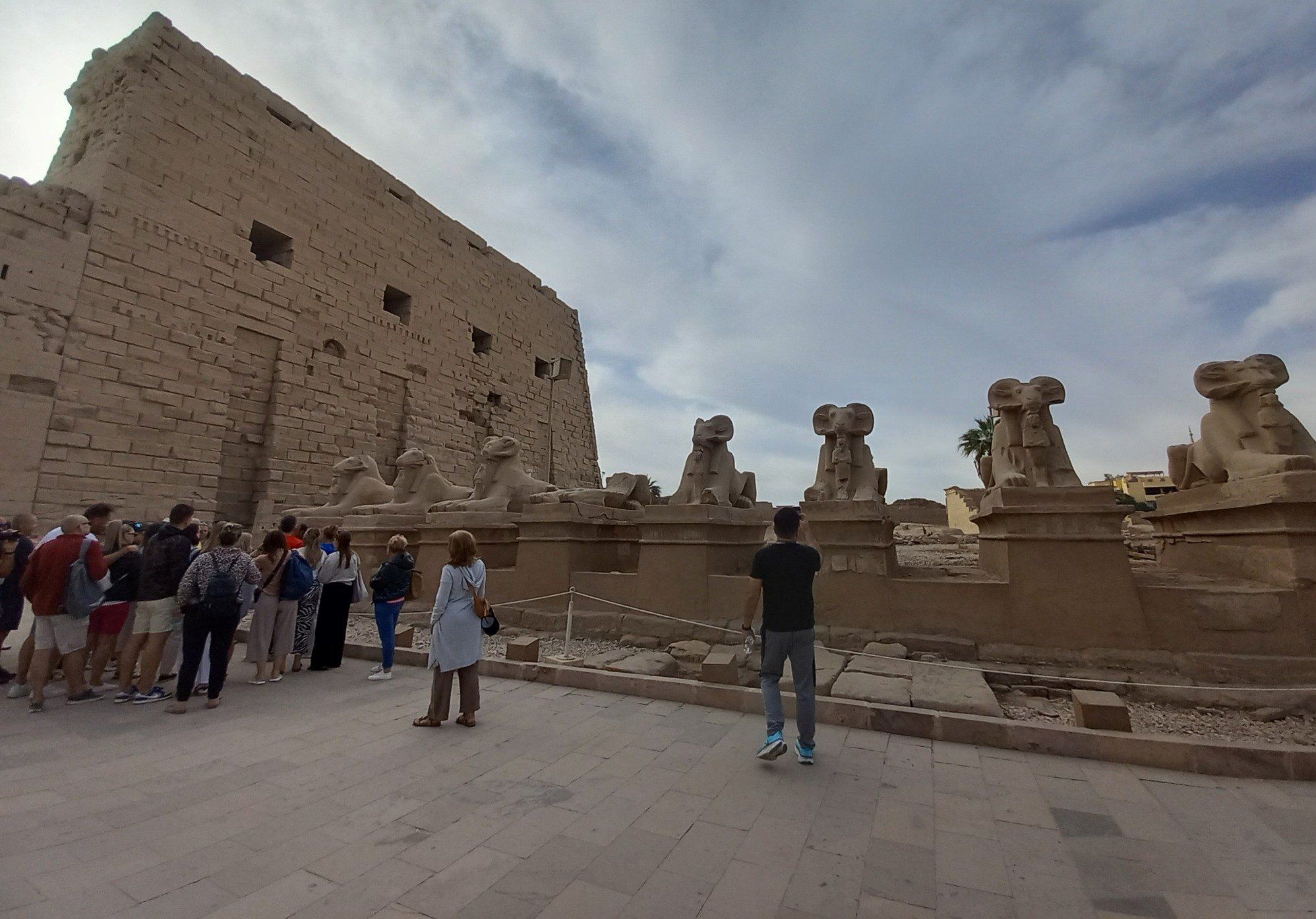 حالة من المتعة والبهجة بتوافد الأفواج السياحية بصورة مميزة بالكرنك حالة من المتعة والبهجة بتوافد الأفواج السياحية بصورة مميزة بالكرنك