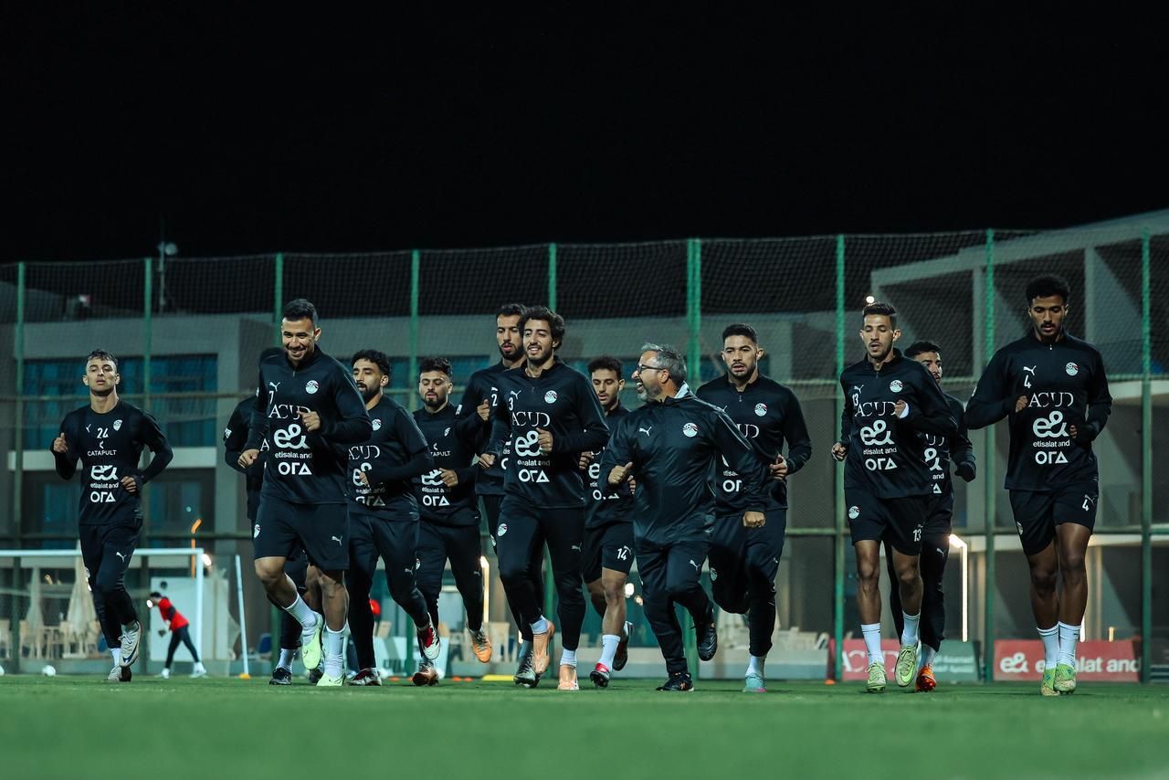 منتخب مصر يواصل تدريباته بالهدف (1) منتخب مصر يواصل تدريباته بالهدف (1)