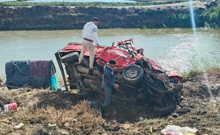 السيارة الربع نقل عقب اصطدامها السيارة الربع نقل عقب اصطدامها