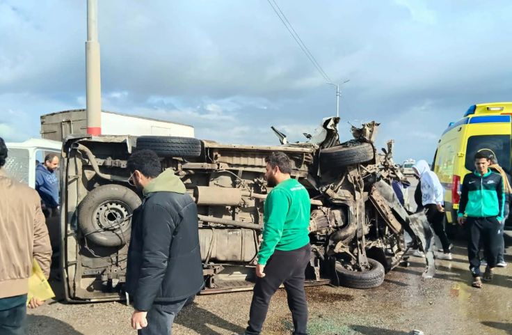 انقلاب السيارة الميكروباص انقلاب السيارة الميكروباص