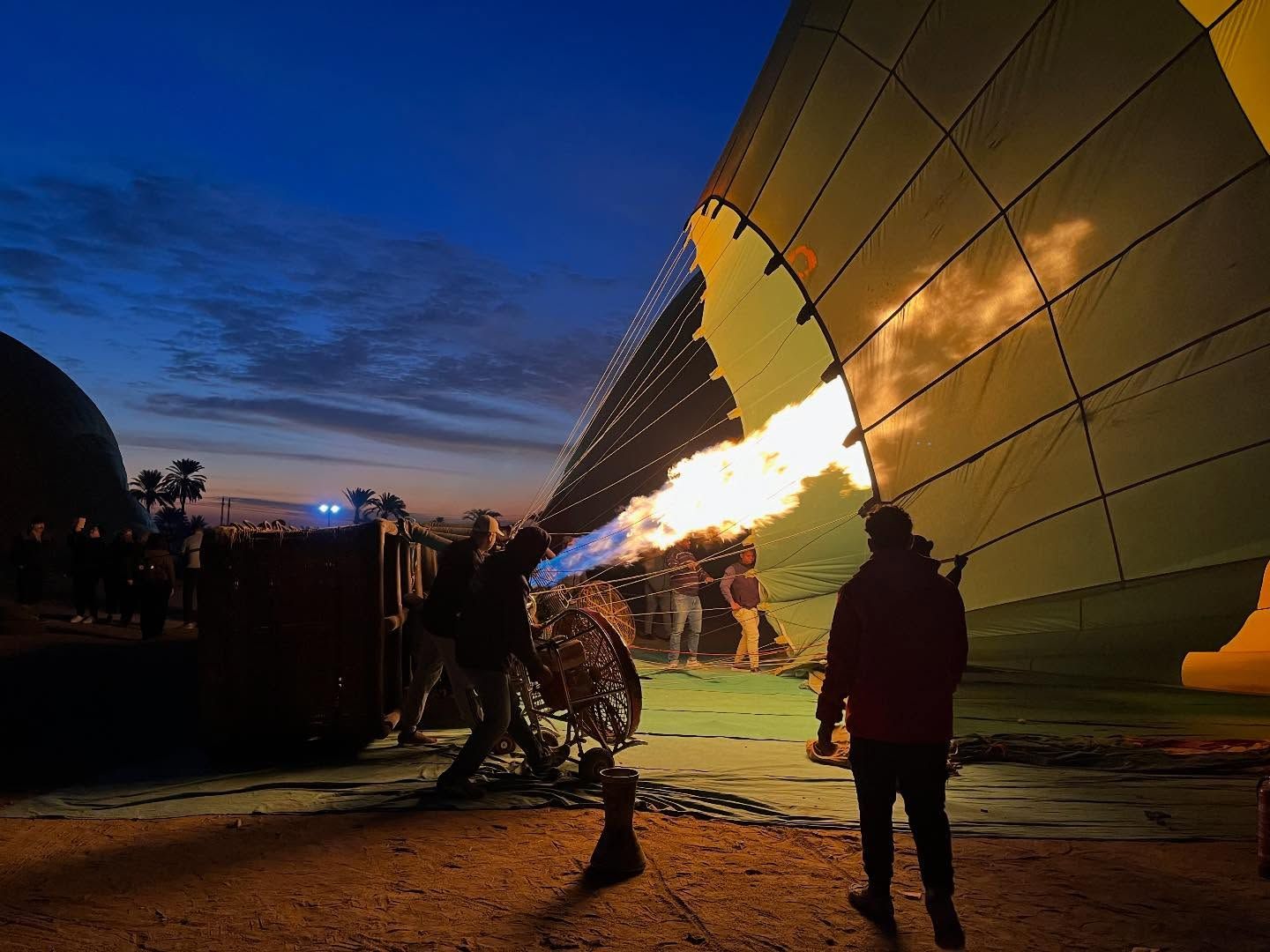 رحلات البالون الطائر تحلق يومياً بالسائحين فى الأقصر رحلات البالون الطائر تحلق يومياً بالسائحين فى الأقصر