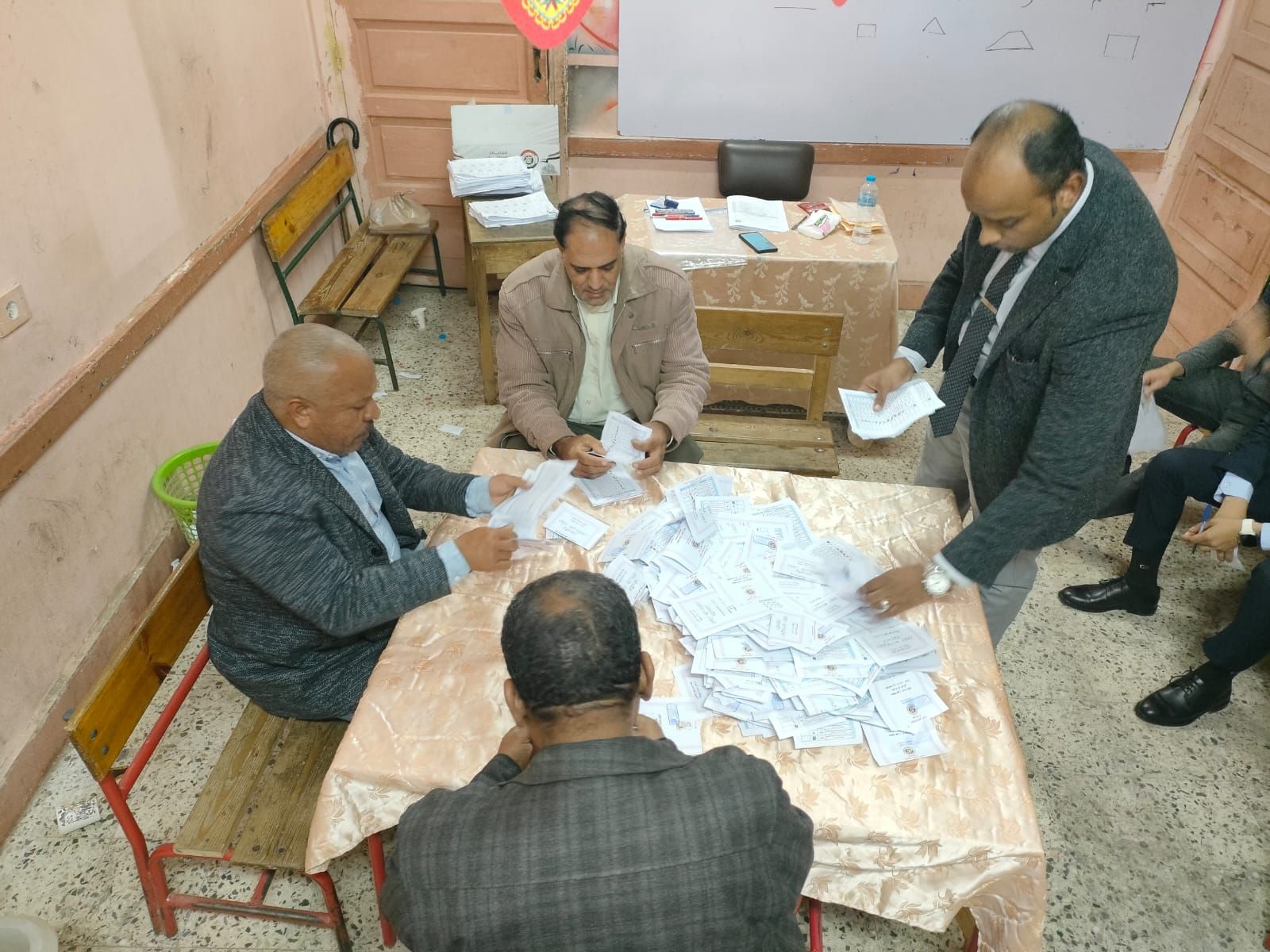 فرز لجان البدرشين والعياط (2) فرز لجان البدرشين والعياط (2)