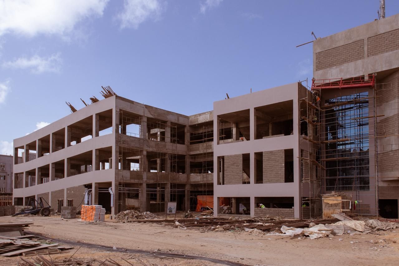 الاستاد يكتمل شكله الاستاد يكتمل شكله