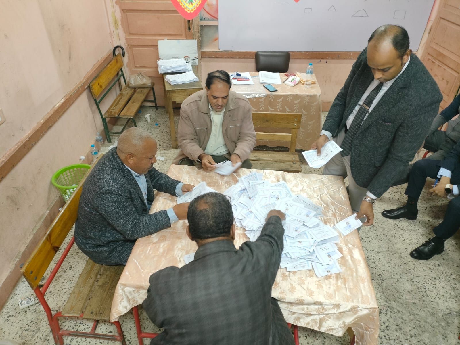 فرز لجان البدرشين والعياط (3) فرز لجان البدرشين والعياط (3)