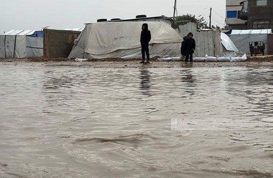 غرق الخيام فى مياه الأمطار والفيضانات غرق الخيام فى مياه الأمطار والفيضانات