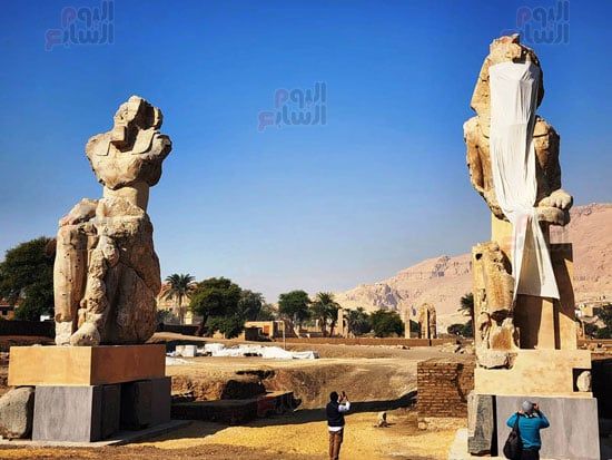 تنصيب-تماثيل-الملك-أمنحتب-الثالث-في-معبد-ملايين-السنين-بالبر-الغربى-(5) تنصيب-تماثيل-الملك-أمنحتب-الثالث-في-معبد-ملايين-السنين-بالبر-الغربى-(5)