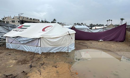 خيام النازحين وسط المياه خيام النازحين وسط المياه